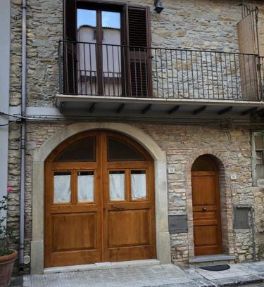Basico Casa | Basicò un balcone sul mare-Casa I CARRUGGI- Case vacanza Sicilia&Toscana-