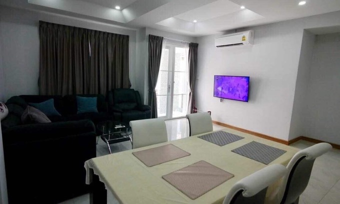 Old City Casa | Basic Line Home en Chiang Mai en el casco antiguo, 4 habitaciones, 5 baños, Kichen