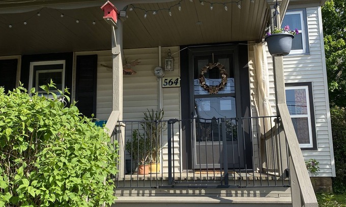 Cornwallis Casa | Basin view home w/art studio - steps to beach