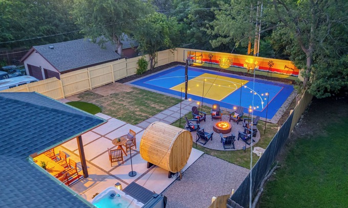 Central Oklahoma City Casa | Basketball\Pickleball Court-Putt Putt-Hottub-Gameroom-Centrally Located