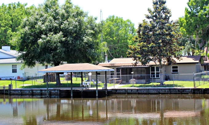 Lorida Casa | Bass Vacation Vacation Rental - Lago Istokpoga - Bienvenido Pescador!