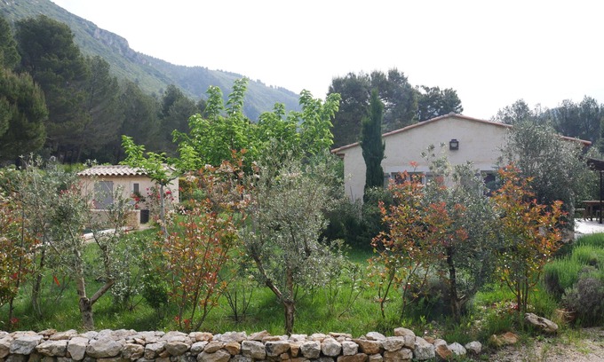 Cuges-les-Pins Casa | Ambiente romántico independiente de Bastidon