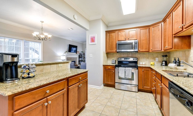 Mid City South Condominio | Baton Rouge Condo w/ Community Pool: 6 Mi to LSU!