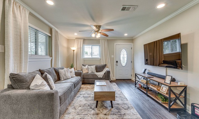Highlands - Perkins Casa | Baton Rouge Home w/ Private Patio: 2 Mi to LSU!