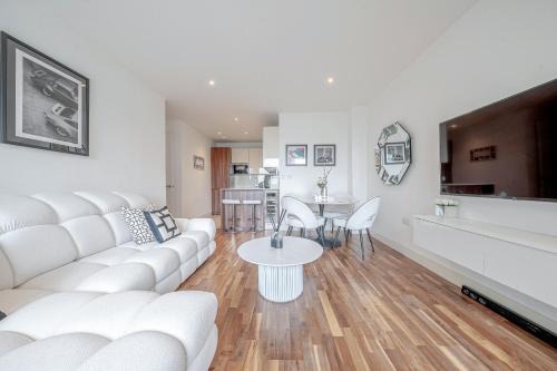 St. Mary's Park Apartamento | Battersea Reach Luxury Riverside Apartment