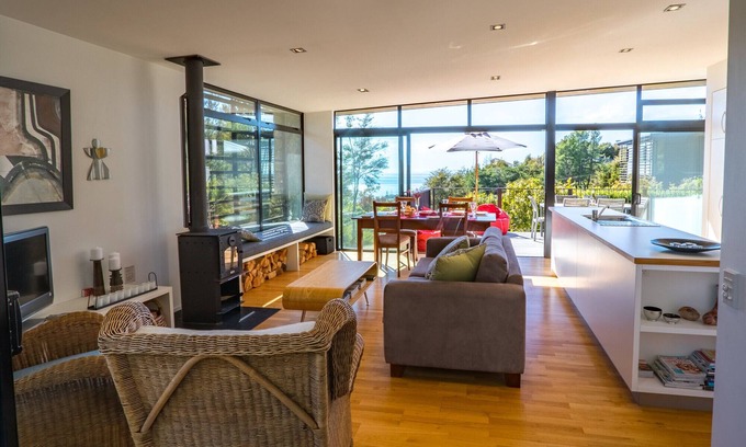 Ngaio Bay Cabaña | Bauhaus - Kaiteriteri Holiday Home