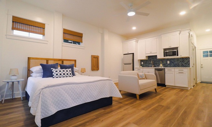 Kill Devil Hills Apartamento | Baum Street Bungalow New Construction 1/2 Mile From the Beach + Hot Tub