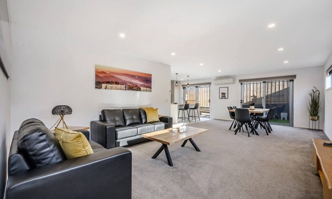 Blackmans Bay Villa | "Bay Abode" New Unit 2 Bed 2 Bath. 15 min to CBD.