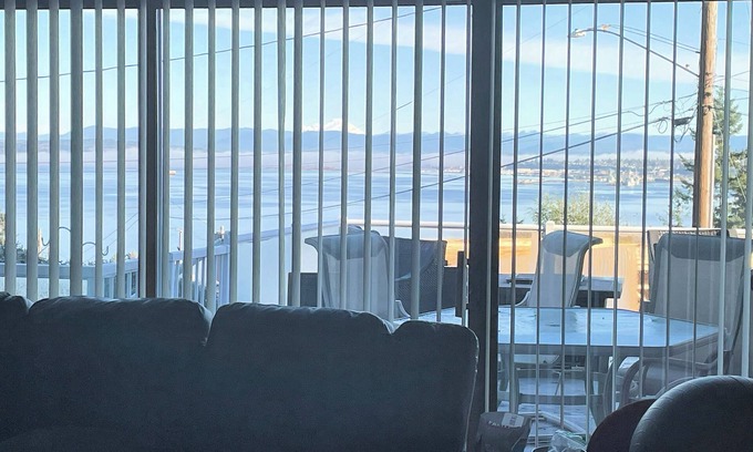 Boulevard Bluffs Casa | Bay and Mt View from Beautiful Darlington Lane - Deck w/ BBQ, fire pit, hot tub.