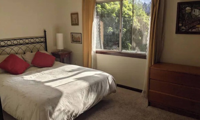 Richmond Annex Apartamento | Bay Area Tiny Tranquil Oasis - with Backyard Chickens!