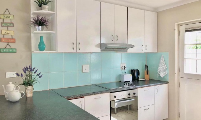 Gordons Bay Central Casa | Bay Breeze Guesthouse Selfcatering