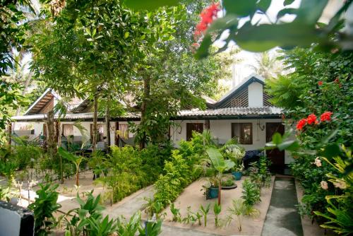 Pottuvil Division 2 Casa | Bay Dreams Beach Hotel & Surf Camp