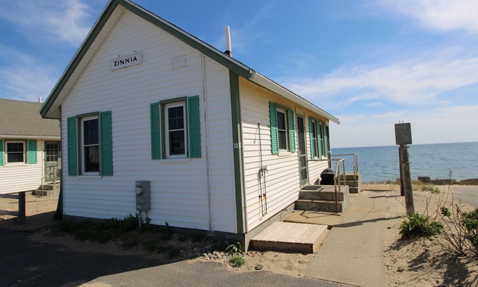 North Truro Cabaña | Bay Front Days Cottage #12 (2254)