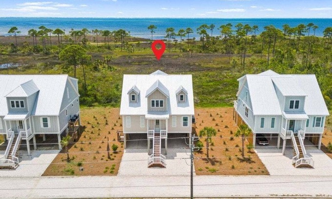Port St. Joe Casa | Bay-Front Luxury Home minutes away from Downtown with Stunning Views, Expansive Porches, & Perfect for Families - Sleeps 12!
