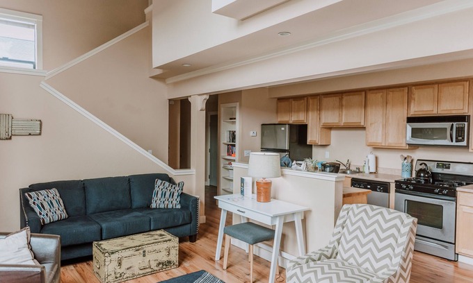 Old Town Eureka Apartamento | Bay Lights waterfront loft located in old town