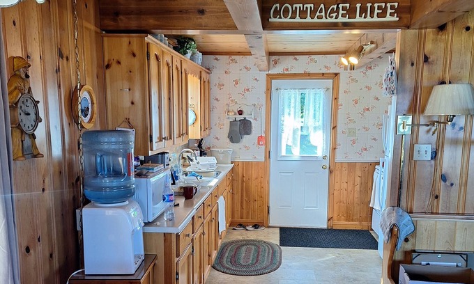 Black Rock Cabaña | Bay of Fundy Cottage Life Canada Creek Harbourville Nova Scotia