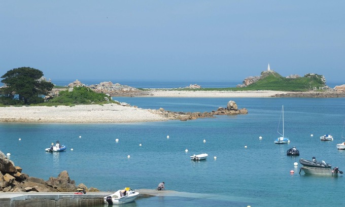 Penvenan Apartamento | Bay of Perros Guirec, Bréhat in Port Blanc beautiful T1 WIFI magnificent sea view