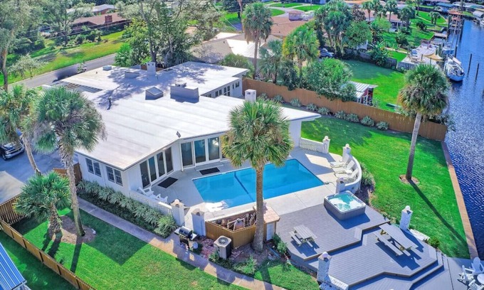 Woodlawn Casa | Frente al hogar en la bahía! Duerme 20! PISCINA CLIMATIZADA PRIVADA / TINA CALIENTE / BARCO 4 ALQUILER