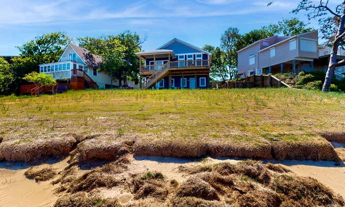 Colington Harbour Condominio | Bay-view 1BR with outdoor shower and fishing access