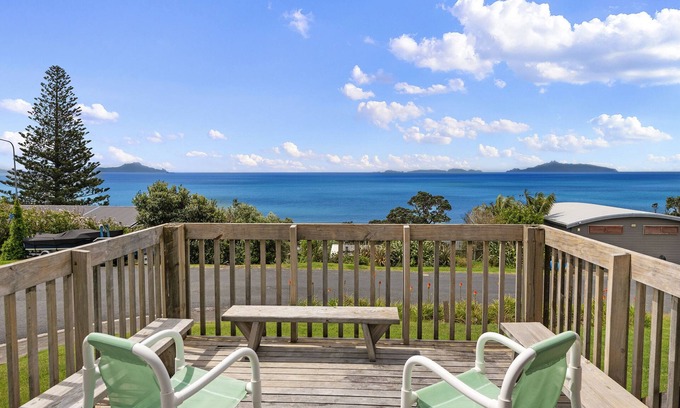 Langs Beach Casa | Bay View Bach - Langs Beach Holiday Home