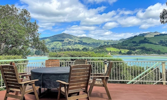 Duvauchelle Casa | Bay View Family Retreat
