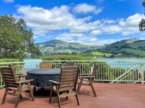 Duvauchelle Casa | Bay View Family Retreat