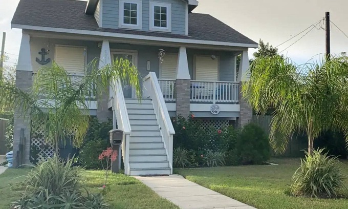 Galveston Casa | Bay View, Fishing, Watersports, Tropical Yard, Central Location!