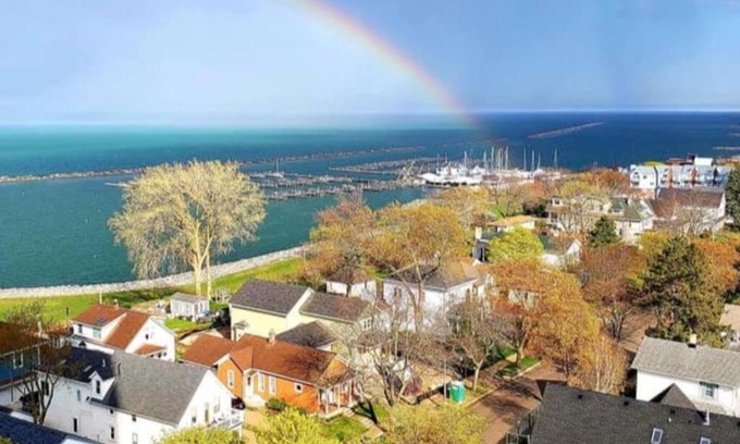 Bay View Casa | Bay View -Lake View- Classic Look New Construction
