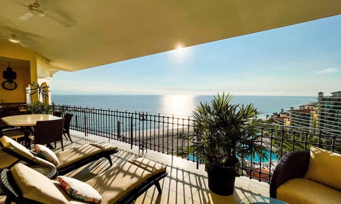 Marina Vallarta Apartamento | New Listing - Beachfront Luxury Penthouse BVG