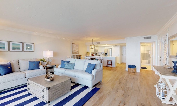 Punta Rassa Apartamento | Bay View Tower 735 Beach views from your private Lanai, enjoy sunsets