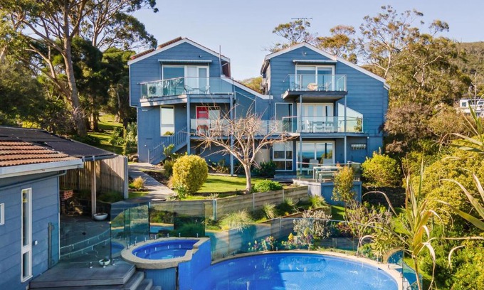 Dromana Casa | Bay Views From Drury Lane with Solar Heated Pool and Gas Heated Spa