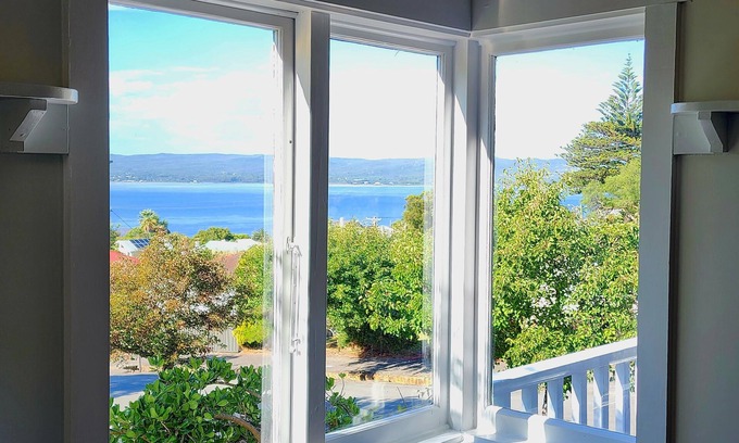 Albany Casa | Bay Vista Cottage by the BnB Collection