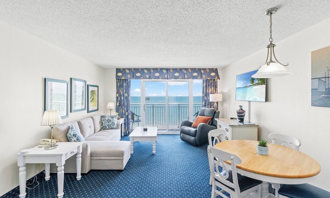 Ash Condominio | Bay Watch 1113-Oceanfront 1BR/1BA-Pool, Lazy river