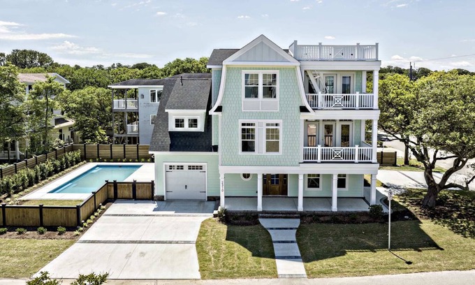Northeast Virginia Beach Casa | Bayberry House Luxury, Modern, Steps to the Beach