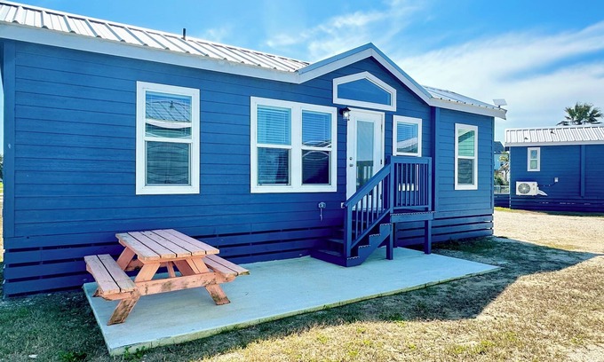 Gilchrist Casa | Bayfront Bliss*Water Views & Beach Nearby*Great Fishing!