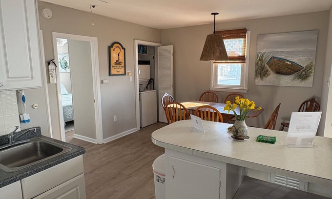 North Wildwood Cabaña | Bayfront cottage in North Wildwood Beautiful sunsets. Close to The Surfing Pig!