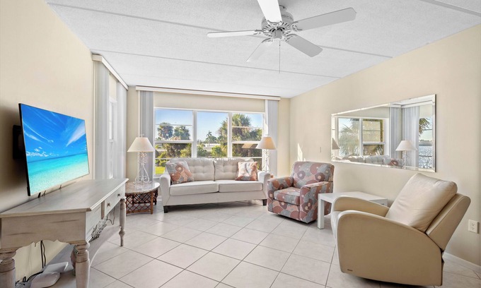 Longboat Key Condominio | Bayfront Escape- Beach Harbor Club F202 by RVA