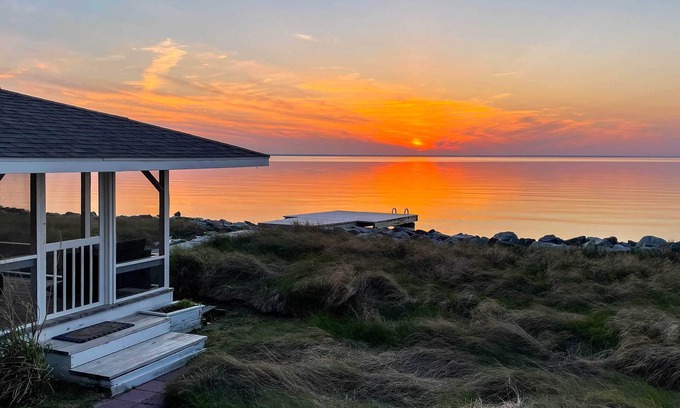 Madison Casa | Bayfront Gem w/ Amazing Water Views + Pond!