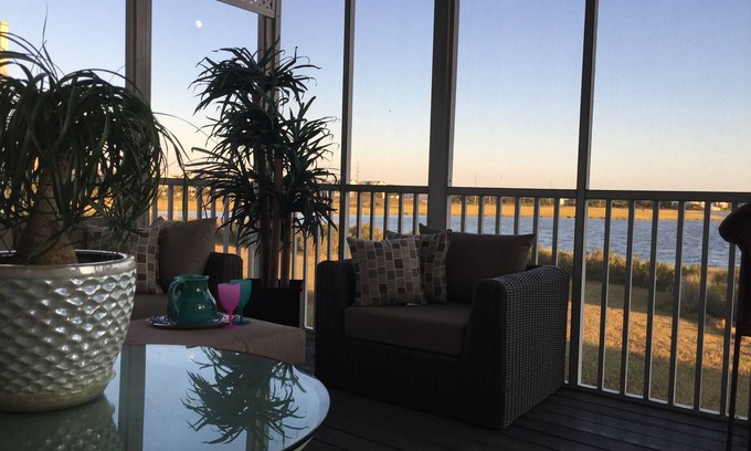 Bethany Beach Casa | Lujo Bayfront-1/4 blk al océano; piscina; fin de semana de vacaciones y principios de primavera disponibles