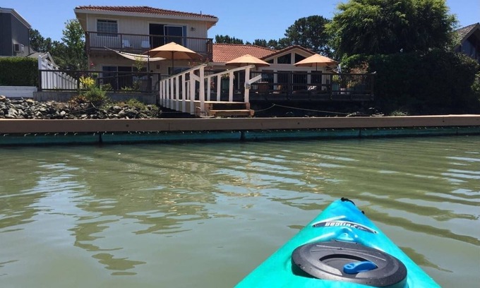 Country Club Casa | Bayfront Oasis | Deck, Fire Pit, Kayaks – Near Wine Country