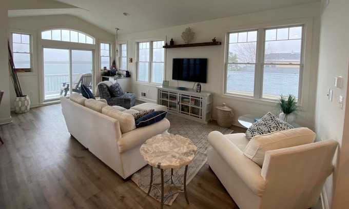 Ship Bottom Casa | Bayfront with pool- close to bridge