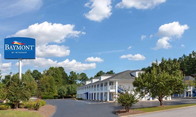 Greenwood Hotel | Baymont by Wyndham Greenwood