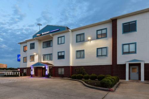 US 290 Hotel | Baymont by Wyndham Houston Brookhollow