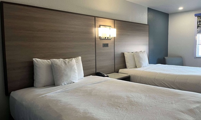 Maxwell Hotel | Baymont by Wyndham Indianapolis Northeast