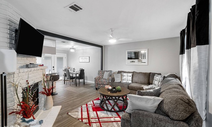 Broadmoor Casa | Bayou Getaway - Gated townhome w/ King Bed