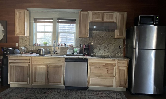 Breaux Bridge Apartamento | Bayou & pool view with private patio