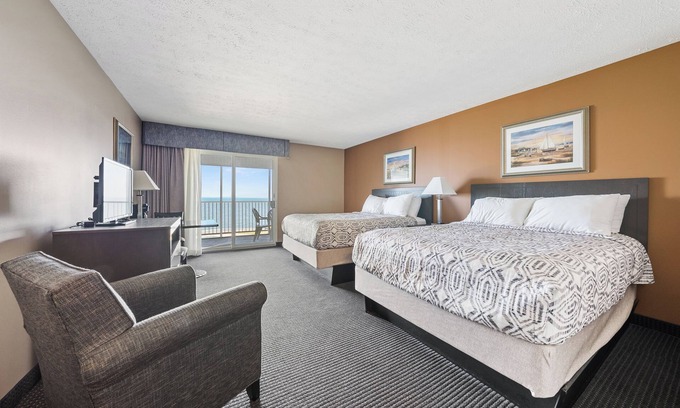 Put-in-Bay Hotel | Bayshore Resort at PIB Room with 2 Queens