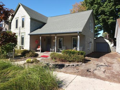 Frankfort Casa | Bayside Cottage - Remodeled And Great Location!