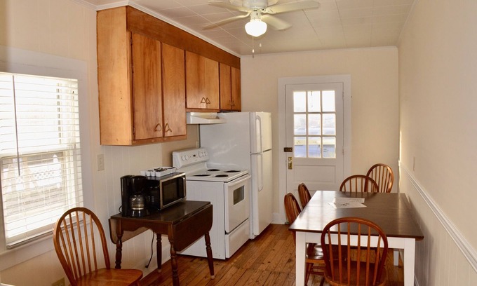 Ocean City Cabaña | Bayside Family Cottages bayside life and easy walk to the beach and boardwalk !