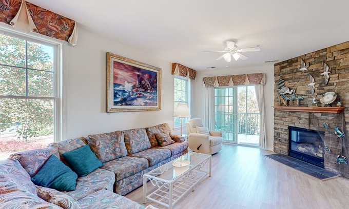 Sun Ridge Condominio | Bayside Resort 2nd floor condo w/ pool, dog-friendly, and gym